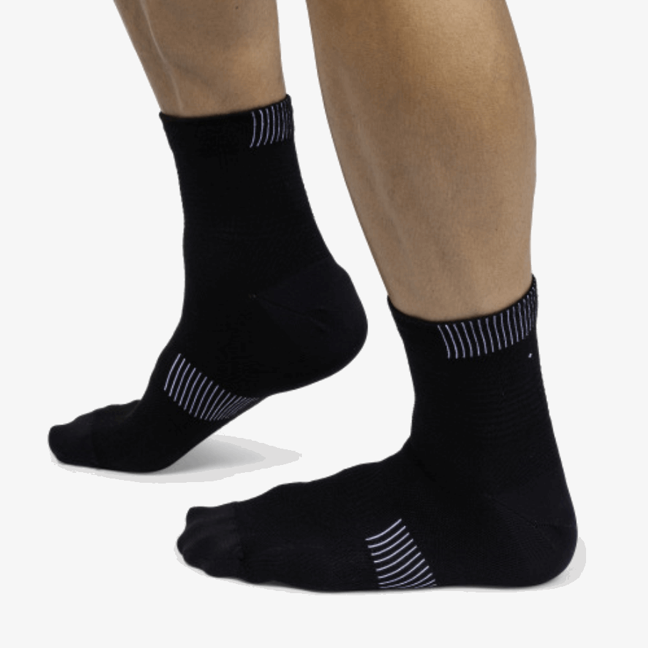 Ultralight Mid Sock On Running Black-White