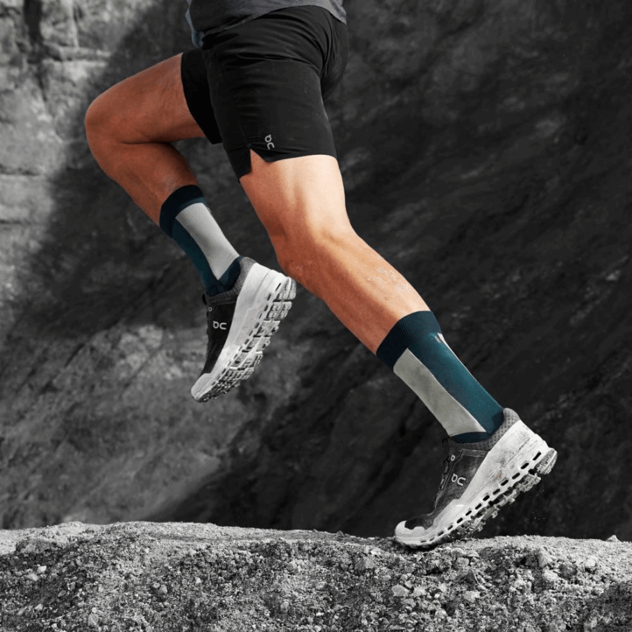 Black-White On Running Cloudultra