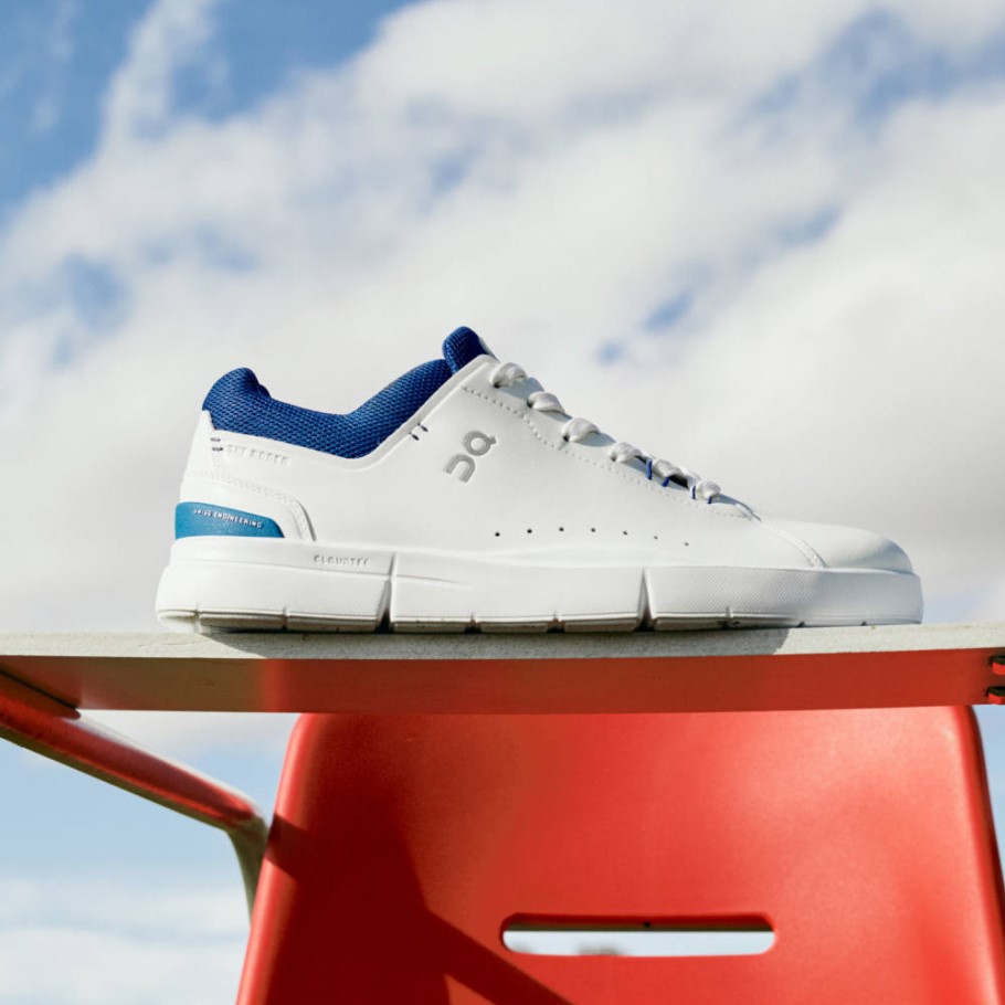 On Running THE ROGER Advantage White-Cobalt